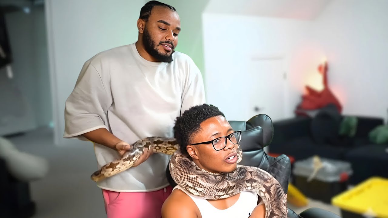 REGGIE TURNED INTO STEVE IRWIN