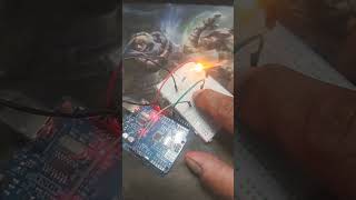 Circuito com Regulador de Tensão 12V