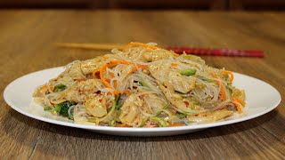 Фунчоза с соевым мясом и овощами (凉拌粉絲蛋白肉, Liángbàn fěnsī dànbái ròu). Китайская кухня.