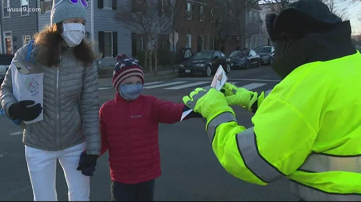 Alexandria public school community celebrates cros...