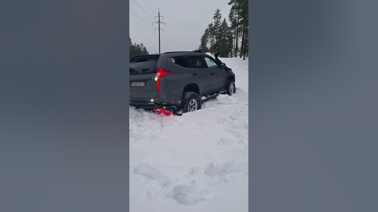 Паджеро застрял в снегу
