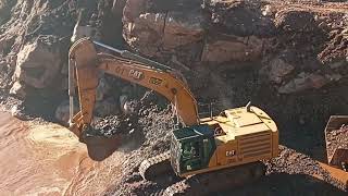 Excavator Caterpillar loading Dumper Truck wheel volvo