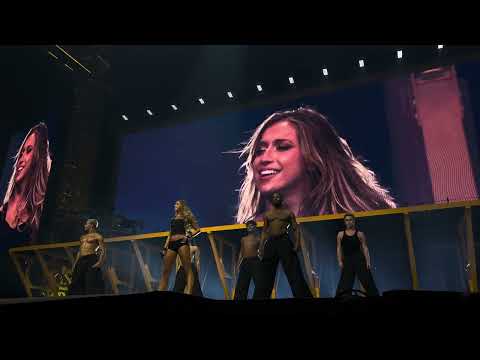 Tate McRae Live In Boston MA Miss Possessive Tour 2025 Night 1 Flash Warning