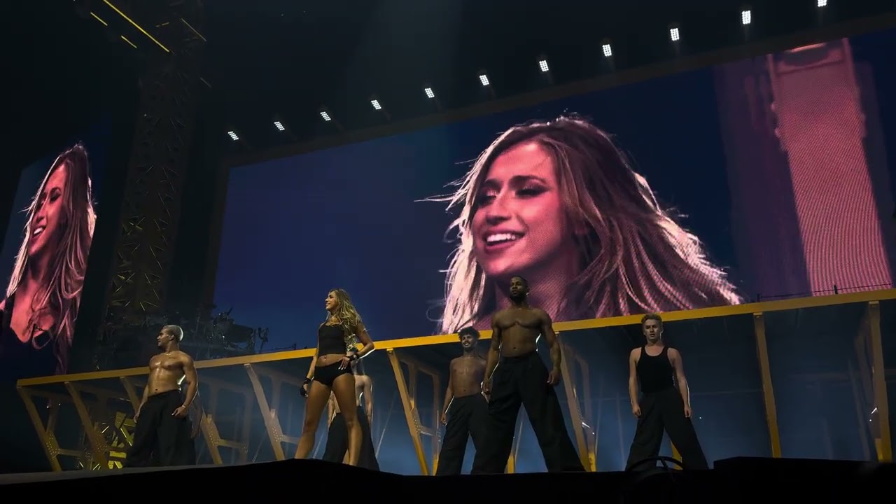 Tate McRae Live in Boston, MA - Miss Possessive Tour 2025 Night 1 [Flash Warning] 