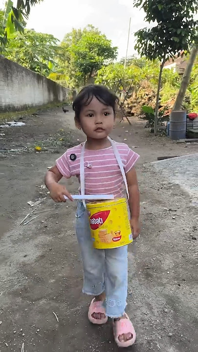 Nabel wakes people up for sahur