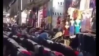 صلاة وسط سوق الحميدية كإعتصام سلمي للضغط على الحكومة لفتح المساجد Praying at old market in Damascus