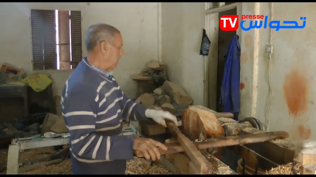 سكيكدة/ عمي عبد الله ... حكاية عقود من الزمن في صناعة الأواني الخشبية