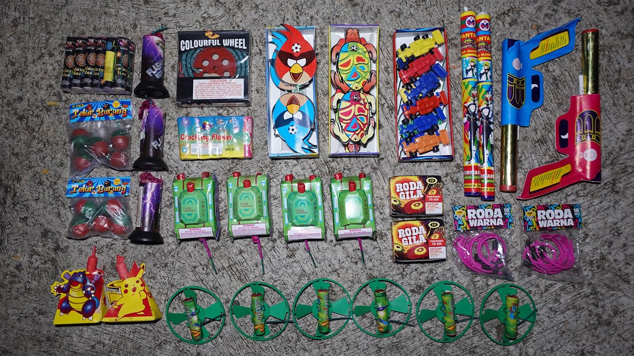 NYALAKAN BANYAK PETASAN ANEH MALAM HARI SPESIAL LEBARAN KEREN BANGET !!