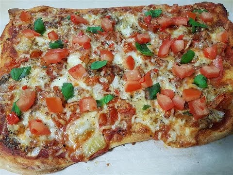 Pizza Crujiente con Tomate y Albahaca para Navidad Receta - YouTube