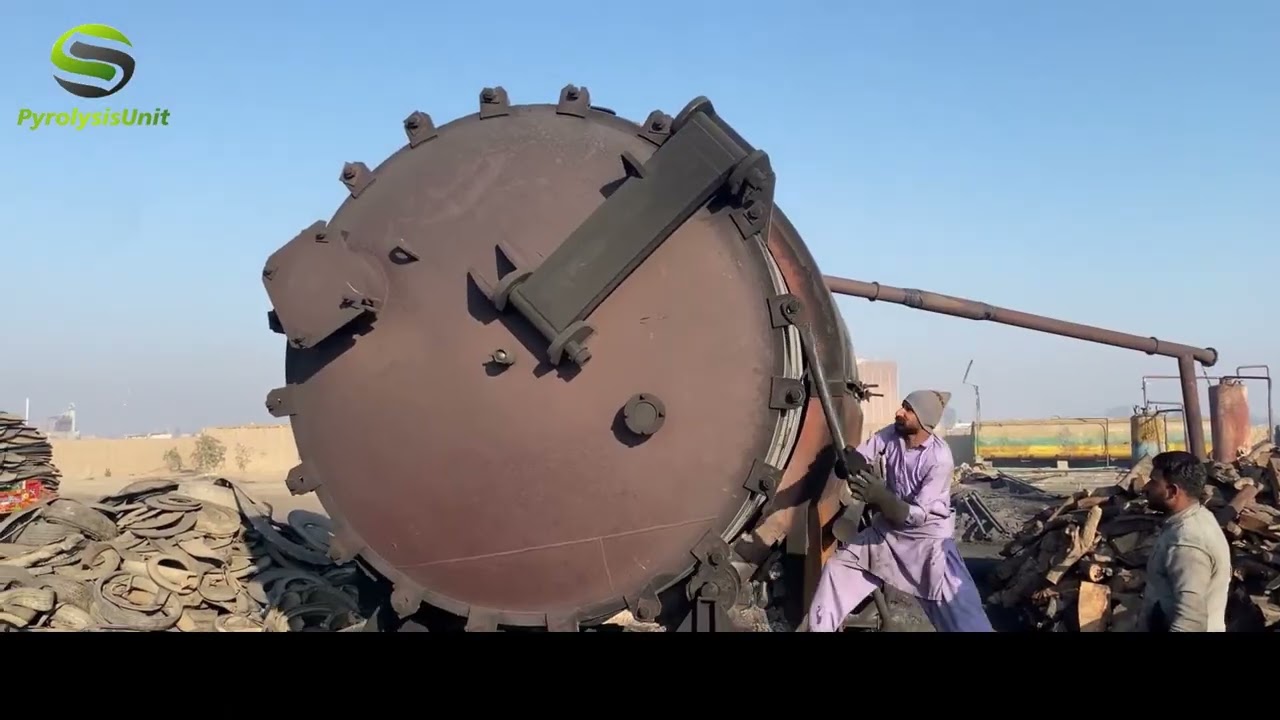 You Won’t Believe What They Make from Old Tires 😮#pyrolysisplant #pyrolysis #tirerecycling