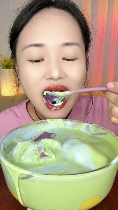 Ice cream mixed with tangyuan (a Chinese dessert) is cool and sticky! It's delicious! 😋! Different