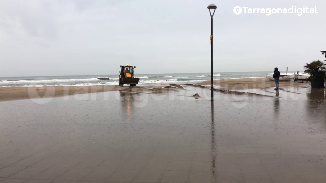 TARRAGONA DIGITAL: La llevantada inunda Baix a Mar, a Torredembarra