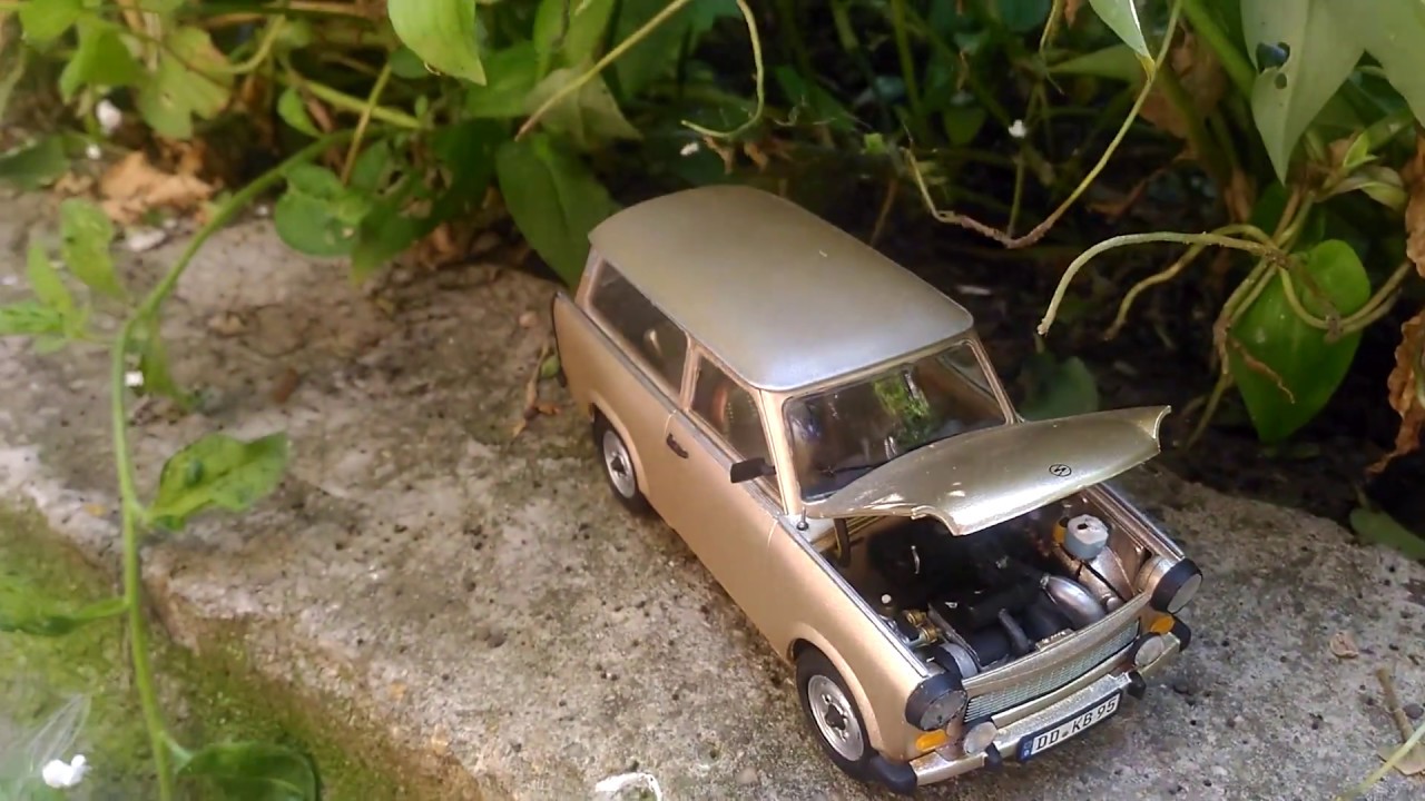 TRABANT 601 UNIVERSAL by Revell 1/24