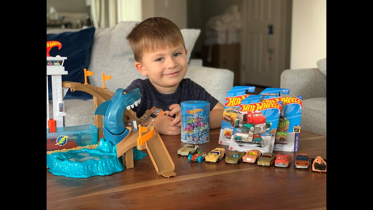 NEW HOT WHEELS CARS, SEE MY COLOR REVEAL COLLECTION GOING THROUGH A