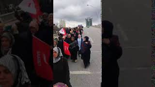 Saadet Partililer, A Haber Binasının Önünde Protesto Yapıyor