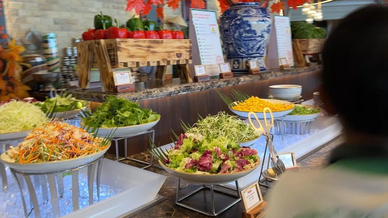 Vietnam Trip (36) Lunch at Ba Na Hills