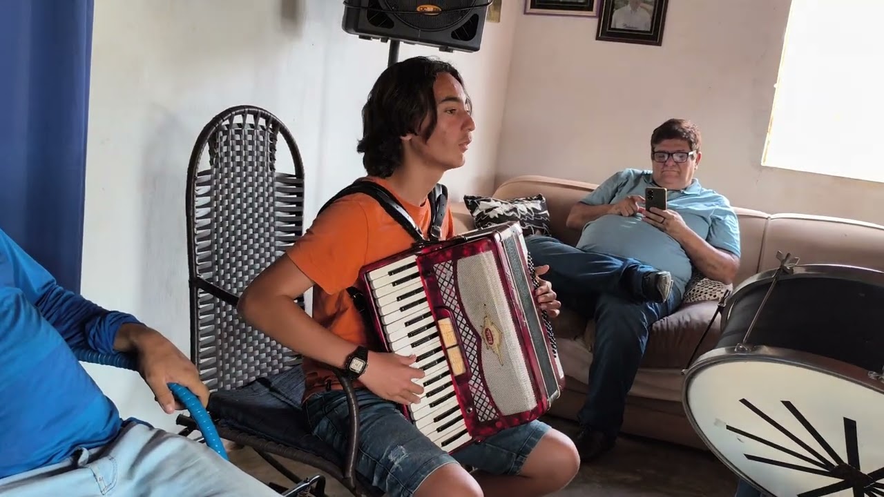 Domingão com muito forró com Igor dos 8 baixos