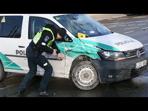 Video: Kaip Patraukti Baudžiamojon Atsakomybėn Policijos Pareigūną