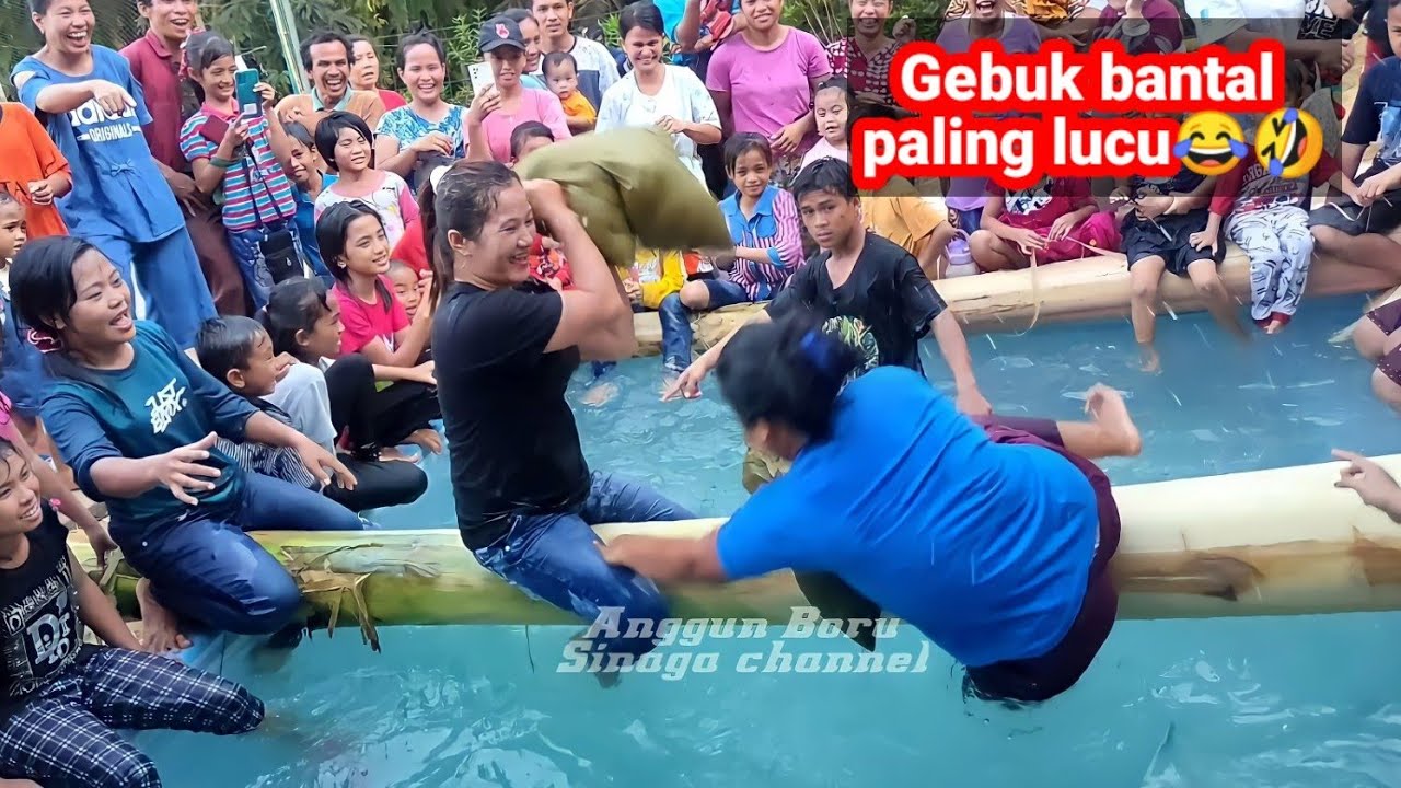 Perlombaan 17 Agustus paling lucu gokil lomba pukul bantal / gebuk bantal