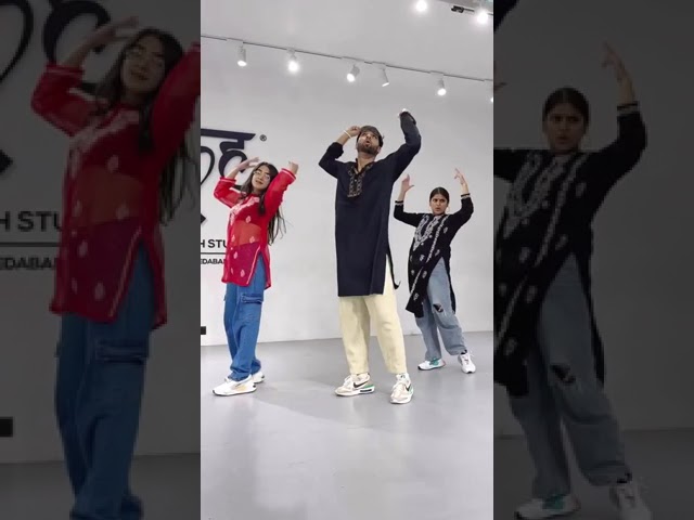 Billo Rani ye he jo majnu dance performance Bollywood #dance class=