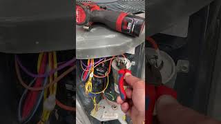 Under Load Dynamically Testing AC Capacitor #shorts #hvac #pipedoctor