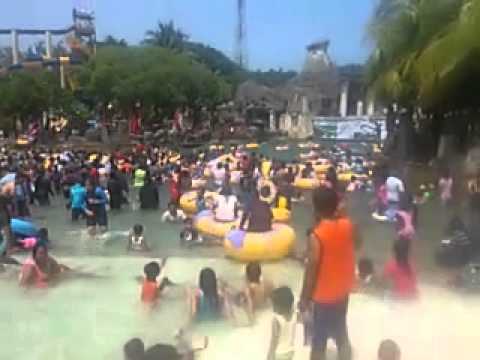 kolam-renang-atlantis-ancol-salah-satu-tempat-wisata-jakarta