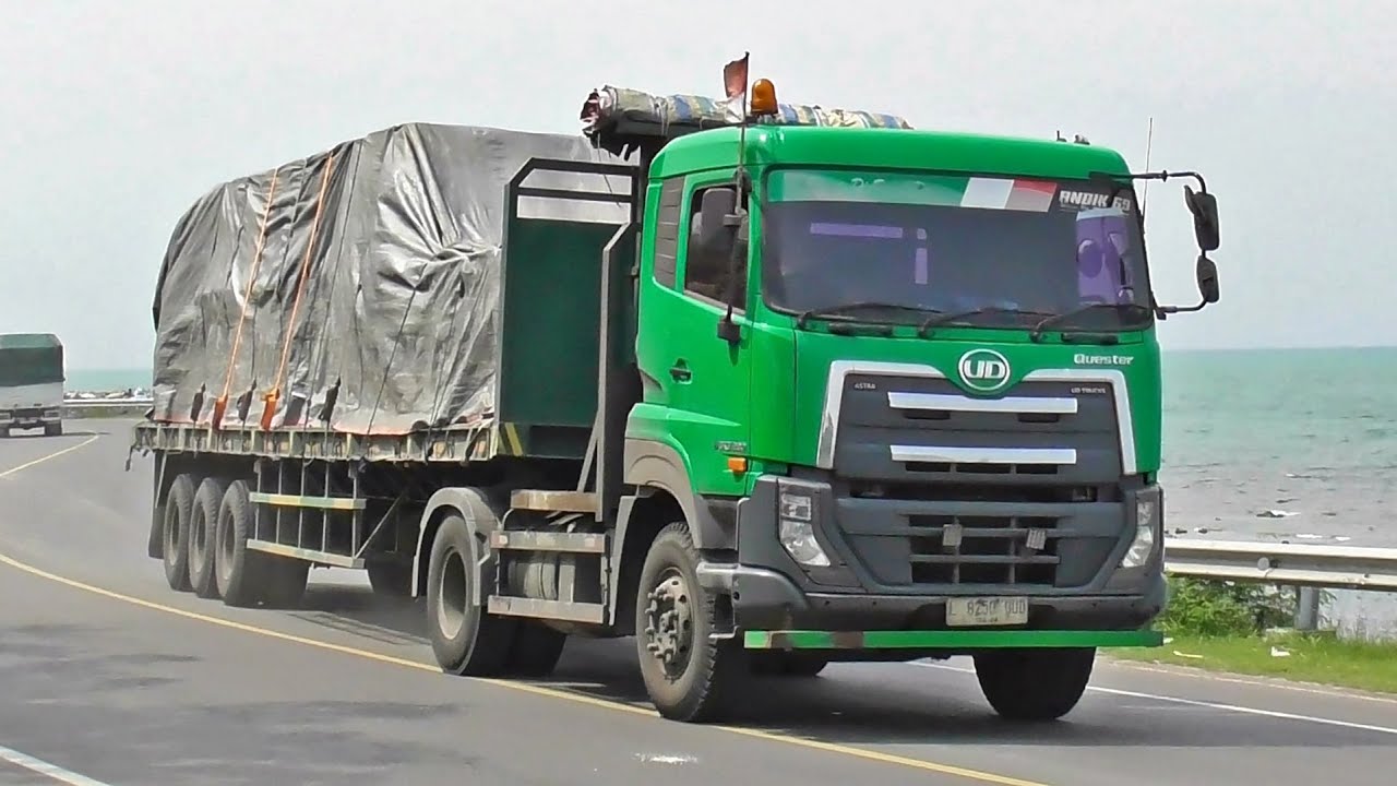 Aktivitas Truk di Jalur Pantai Utara Rembang | November 2025