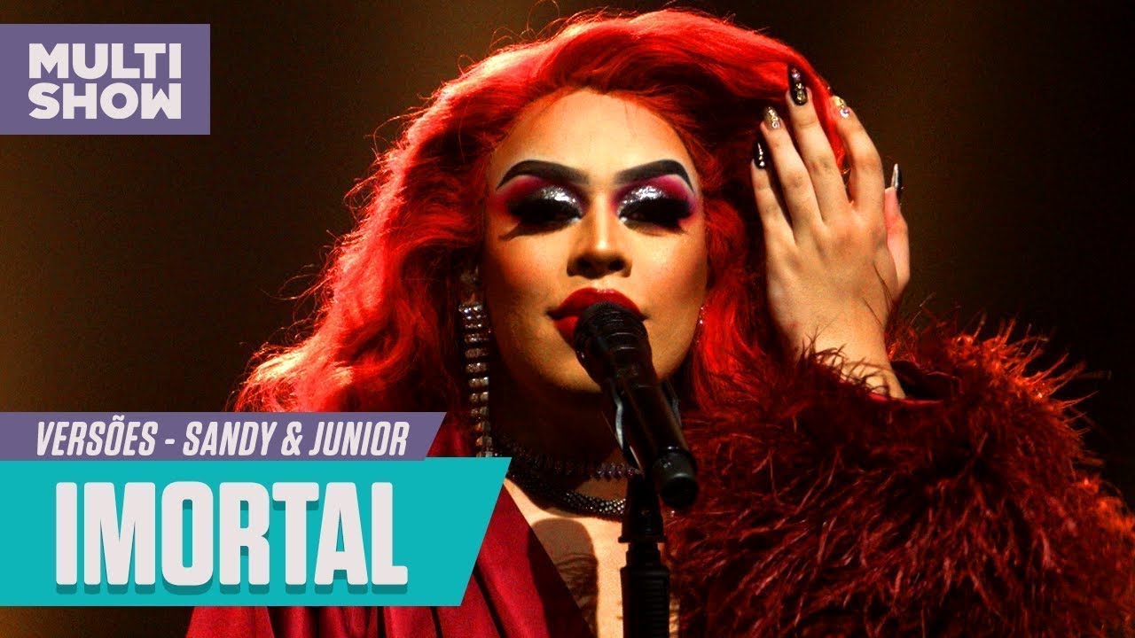 Glória Groove canta 