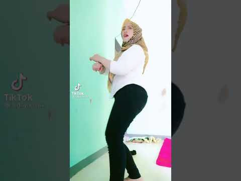 Goyang hot tante jilbab tiktok