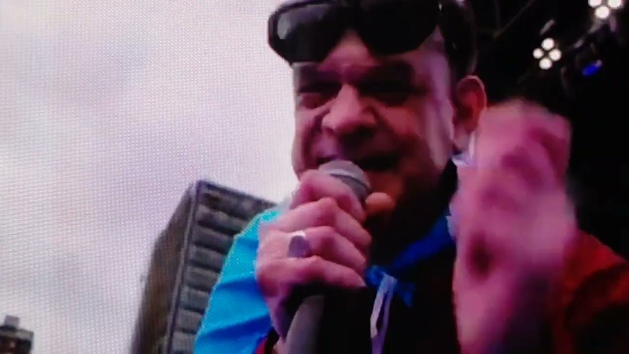 Jovenes pordioseros en La Plata 