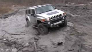 HUMMER H3 OFF ROAD IN DEEP WATER