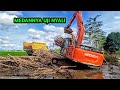 EXCAVATOR HITACHI ZAXIS 210-5G ANGKAT KAYU DI MEDAN LUMPUR