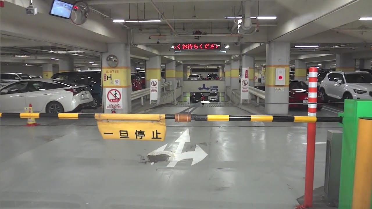 【（満車による入庫待ち）入場・退場】松坂屋名古屋店に直結するエンゼルパーク駐車場（愛知県名古屋市中区栄）の東入口（北場内）から入り地下2Fに入庫（駐車）後，北出口から出庫 2025.1.4