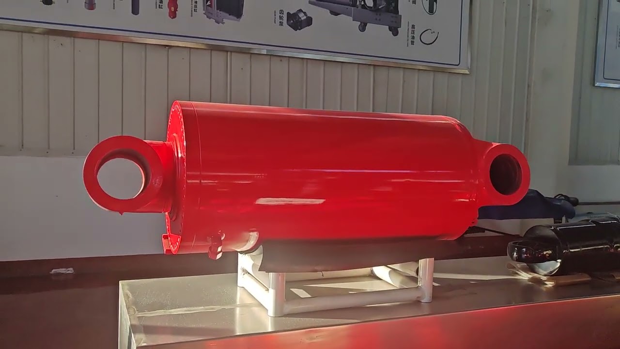 This lorry-mounted crane luffing hydraulic cylinder has a maximum cylinder bore of 500mm