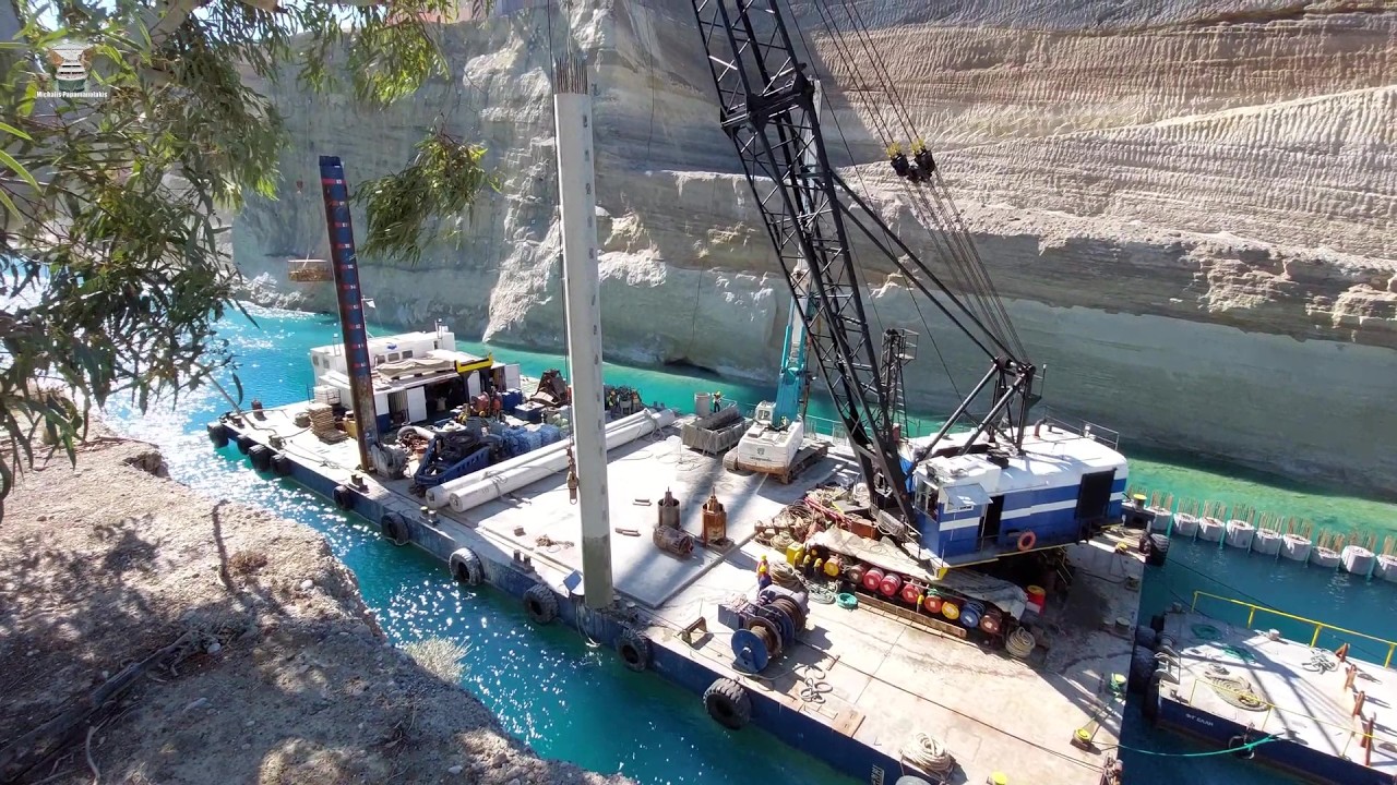 Τοποθέτηση πασσάλου στα έργα αποκατάστασης της Διώρυγας τον Μάρτη του 2023