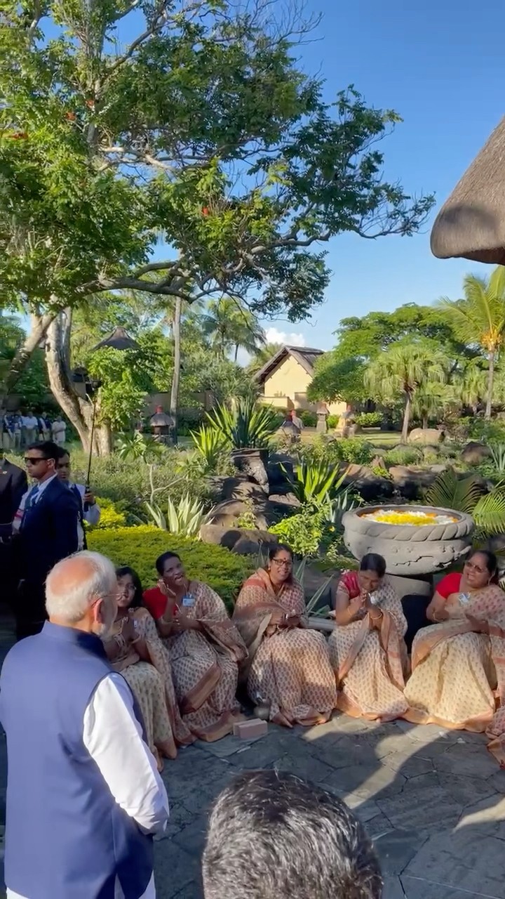 Bihar's traditional Geet Gawai resonates in Mauritius as PM Modi receives a warm welcome! | #shorts