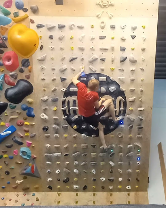 painful satisfaction 7c/v9 (moonboard 2019) - YouTube