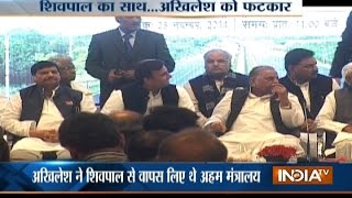 Samajwadi Party Truce: Akhilesh Yadav Returns Uncle Shivpal’s Portfolios After Meeting With Mulayam