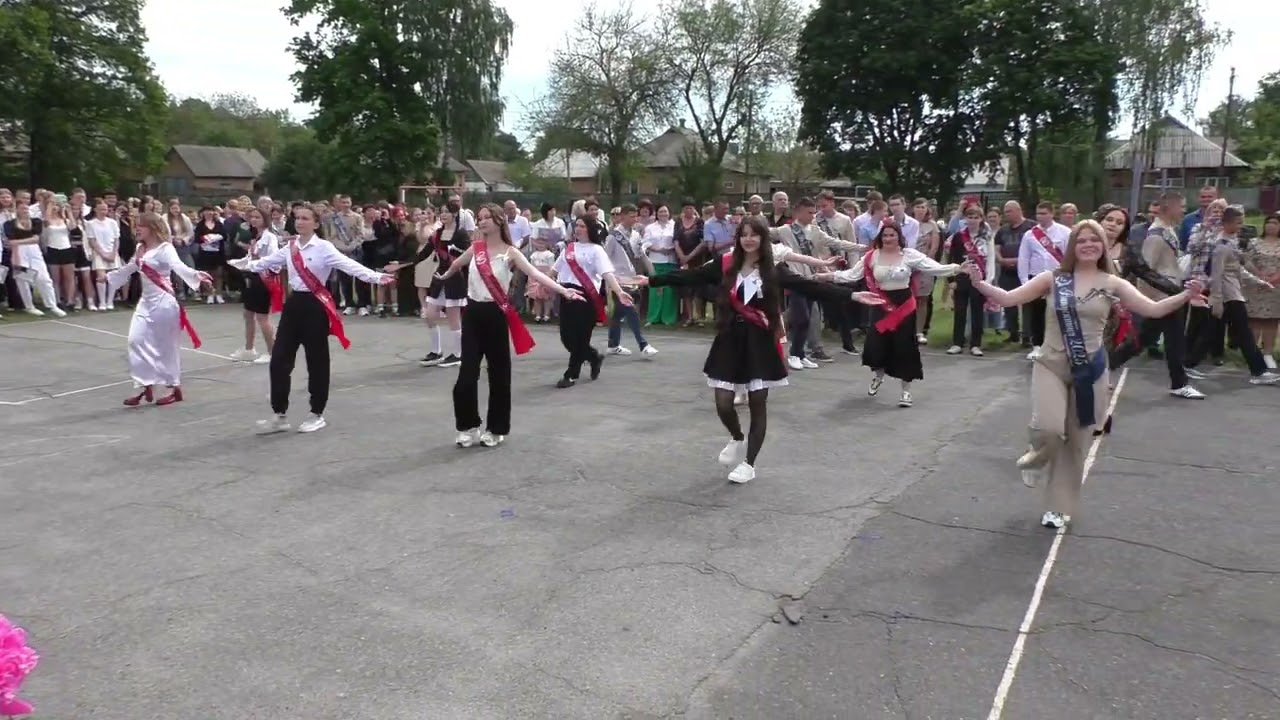 Чорнухинський ліцей імені Г.С.Сковороди Останній дзвоник 2025.  Фрагменти святкової програми.