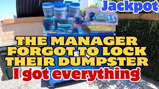 DUMPSTER DIVING - THE MANAGER FORGOT TO LOCK THIER DUMPSTERS AND I GOT AMAZING STUFF!!