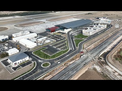 Video: Yeni terminal Pulkovo-1'e park edin. Pulkovo'da Yeni Terminal 1