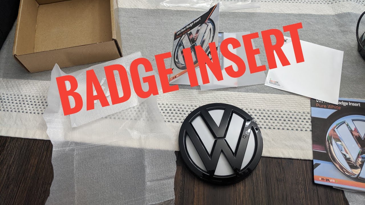 Schwarzes VW Logo anbringen