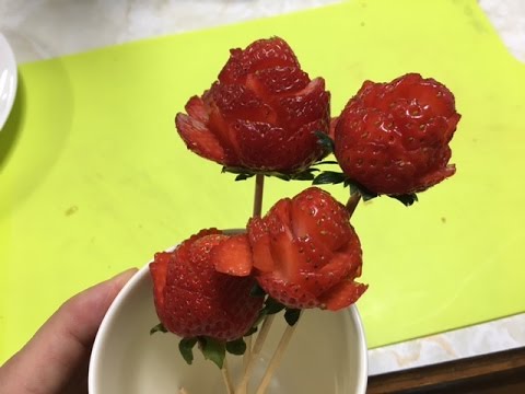 苺のバラ 苺の花 草莓玫瑰花 How To Make A Perfect Strawberry Rose Garnish Sommer Collier Sommer Collier Youtube