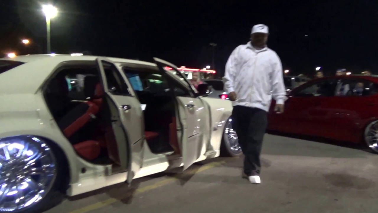 Insane Chrysler 300 with dirty sound system at Strada car meet - YouTube