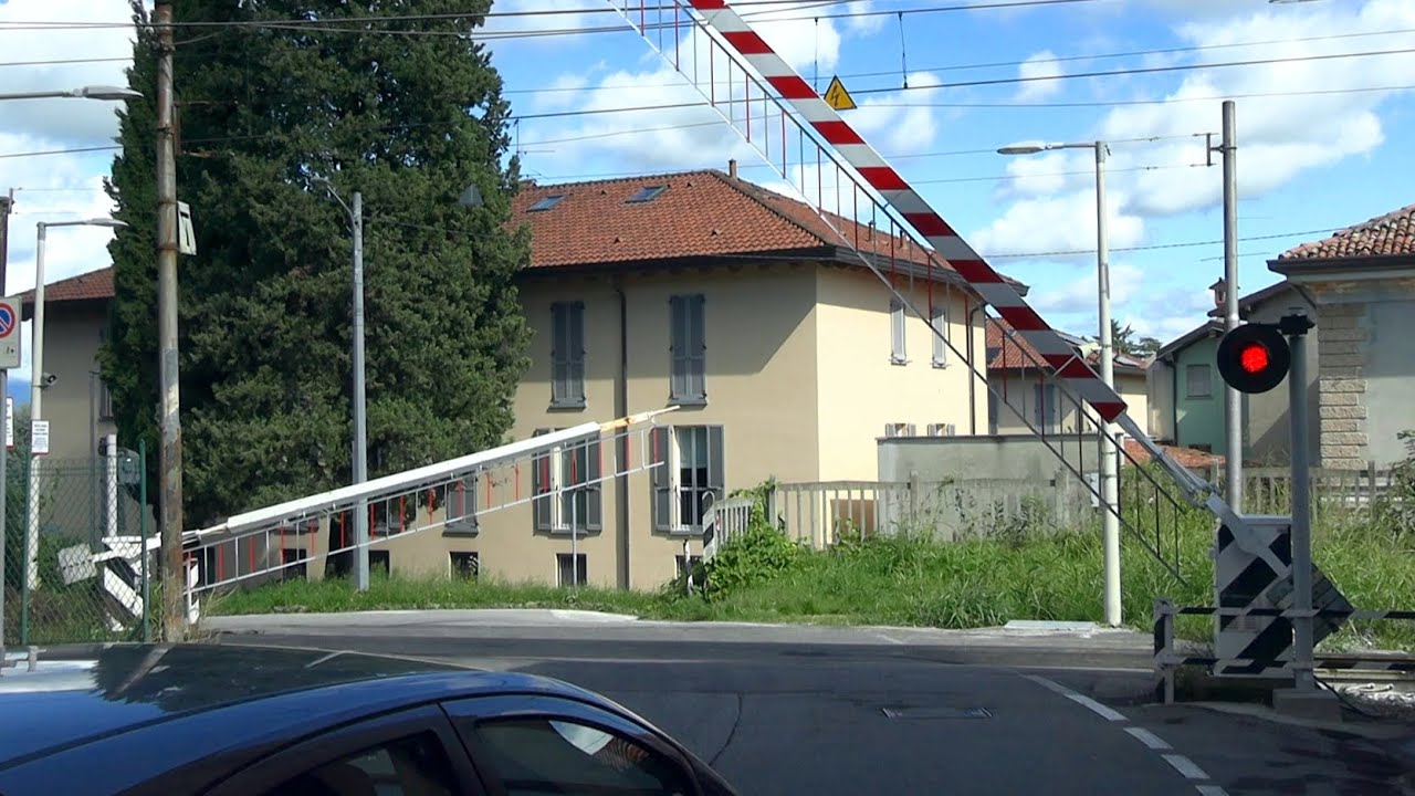 Inverigo (I) Passaggio a Livello // Level crossing //