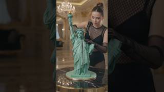 Statue of Liberty cake how to slice like a professional #CakeDecorating #StatueOfLiberty#CakeArt
