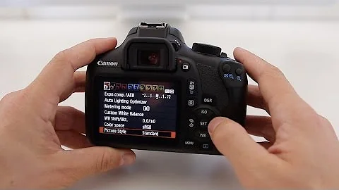 Jak starý je fotoaparát Canon T6?