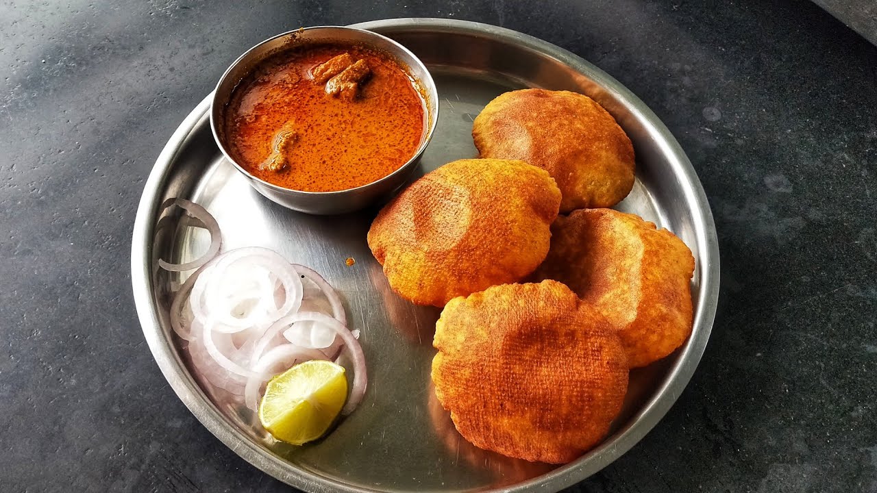 Malvani Style Chicken Vade || मालवणी पद्धतीचे चिकन वडे || Best with Rassa Chicken