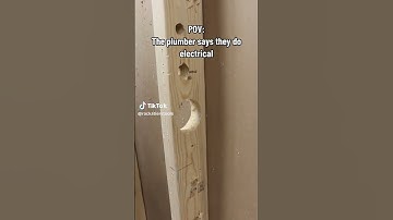 配管工が電気工事を行う方法