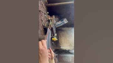 Tôi làm con dao phở chặt này bằng thép vòng bi tàu thủy băm sắc như thái đậu phụng vậy thật hiếm có